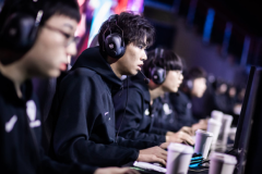 铁男克制牧魂人？FLY战队战术揭秘：圣枪哥凭牧魂人前期压制力颠覆老版本战术思维